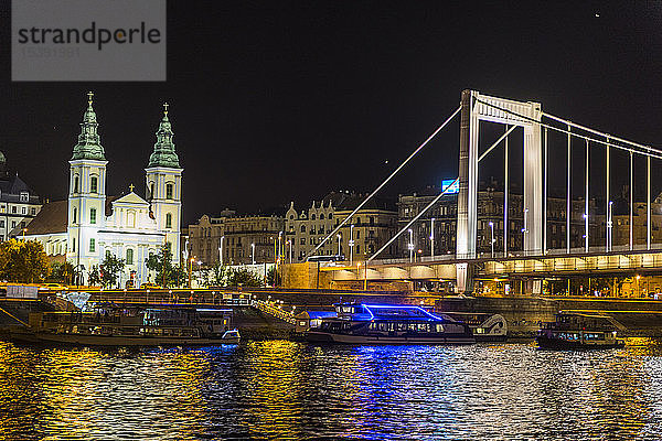 Ungarn  Budapest  Stadtansicht bei Nacht