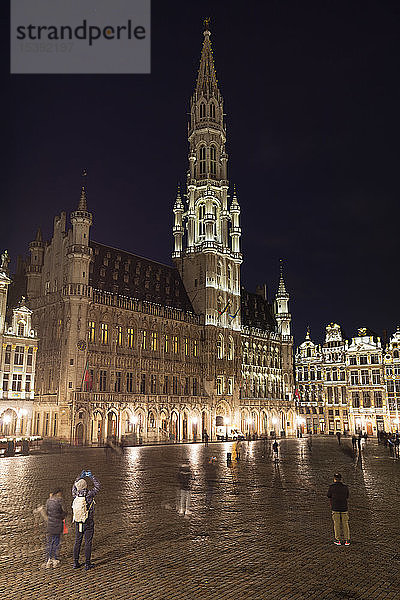 Belgien  Brüssel  Grand Place  Rathaus bei Nacht