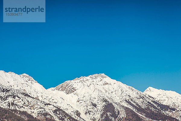 Österreich  Tirol  schneebedeckte Alpen bei Innsbruck