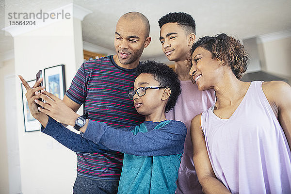Familie nimmt Selfie