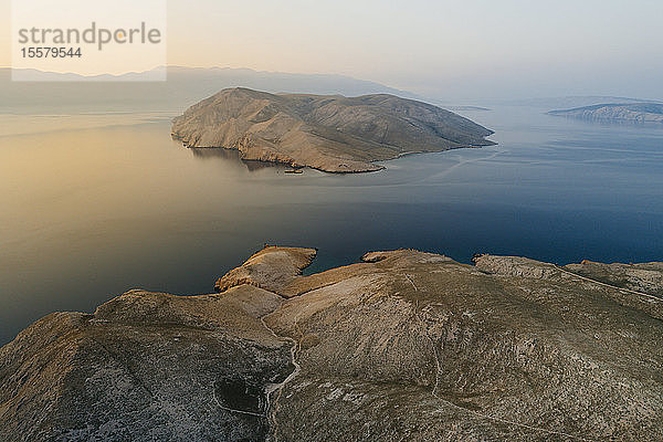 Luftaufnahme der Insel Krk gegen klaren Himmel bei Sonnenaufgang  Kroatien