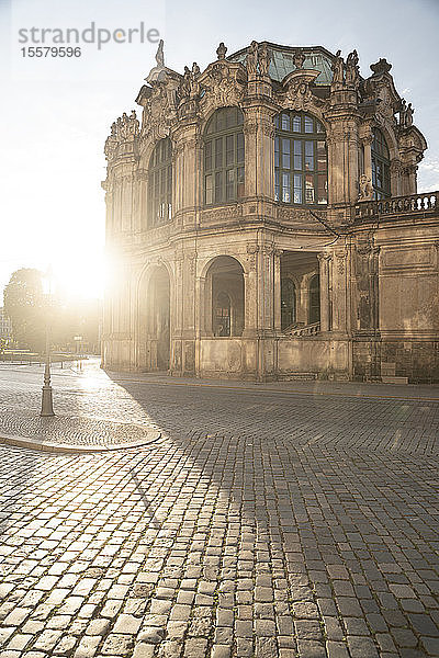 Ansicht des Zwingers gegen den Himmel bei Sonnenuntergang in Dresden  Sachsen  Deutschland