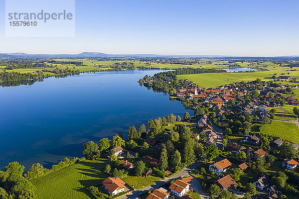 Riegsee bei Dorf in Oberbayern  Deutschland