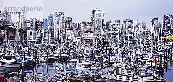 Kanada  Britisch-Kolumbien  Vancouver  Ansicht der Stadt mit Hafen