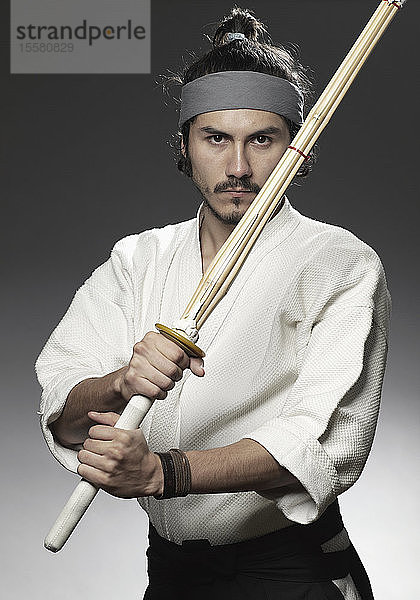 Kendo-Kämpfer mit Bokuto  Porträt