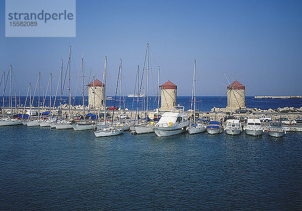 Griechenland  Rhodos  Ansicht des Hafens mit Booten