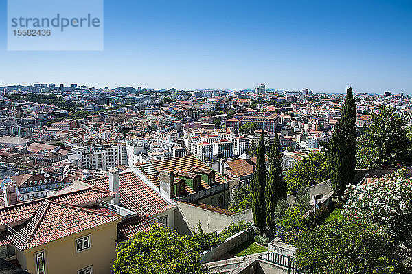 Blick auf das Stadtbild von Castelo Sao Jorge in Lissabon  Portugal