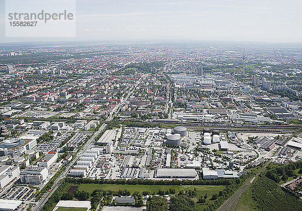 Deutschland  München  Ansicht einer Industrieanlage