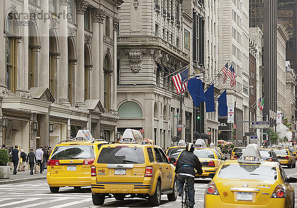 USA  New York  Blick auf das Straßenbild