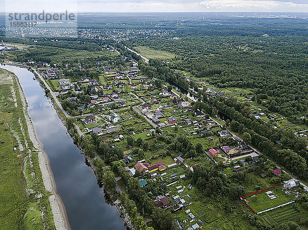 Luftaufnahme der Ladoga-Kanäle gegen den Himmel bei Shlisselburg  Russland
