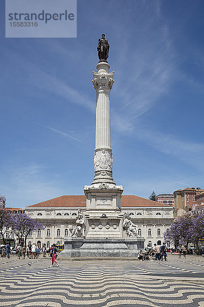 Denkmal auf dem Rossio-Platz gegen den Himmel in Lissabon  Portugal