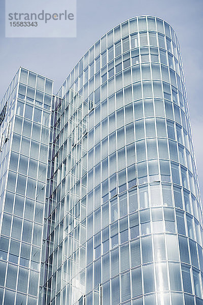 Deutschland  Nordrhein-Westfalen  Düsseldorf  modernes Bürogebäude