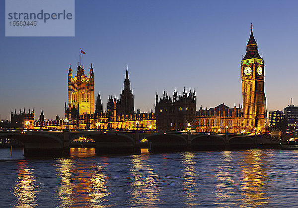 Vereinigtes Königreich  London  Blick auf die Themse und den Westminster Palace