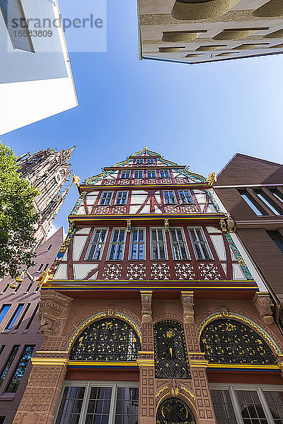 Niedrigwinkelansicht von Gebäuden bei klarem Himmel in Frankfurt  Deutschland