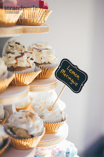 Muffins am Kuchenstand bei der Hochzeitsfeier  Detail Nahaufnahme