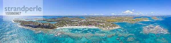 Luftaufnahme per Drohne des Korallenriffs um Long Bay  Antigua  Antigua und Barbuda  Leeward Islands  Westindien  Karibik