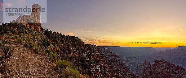 Aussichtsturm am Südrand des Grand Canyon bei Sonnenuntergang  Grand Canyon National Park  UNESCO-Weltkulturerbe  Arizona  Vereinigte Staaten von Amerika