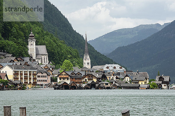 Hallstatt aus dem 16. Jahrhundert  UNESCO-Welterbe  am Ufer des Hallstatter Sees  im Salzkammergut in Österreich