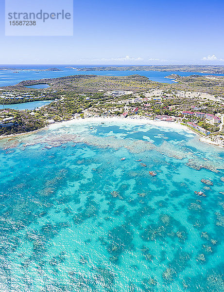 Luftaufnahme von weißem Sandstrand und Korallenriff  Long Bay  Antigua und Barbuda  Leeward Islands  Westindische Inseln  Karibik