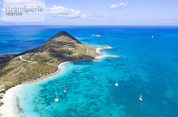 Luftaufnahme einer Drohne von Hermitage Bay und Pearns Point  Antigua  Antigua und Barbuda  Leeward-Inseln  Westindien  Karibik