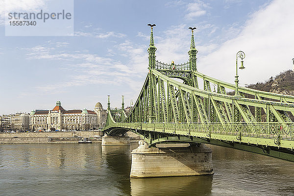 Szabadsag Hid (Freiheitsbrücke) (Freiheitsbrücke)  Ende des 19. Jahrhunderts im Jugendstil entworfen  Budapest  Ungarn