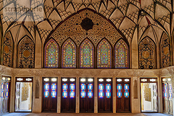 Tabatabai-Haus  Buntglasfenster  Kashan  Provinz Isfahan  Islamische Republik Iran