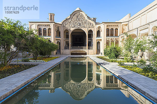 Borujerdi-Haus  Innenhof und Teich  Kashan  Provinz Isfahan  Islamische Republik Iran