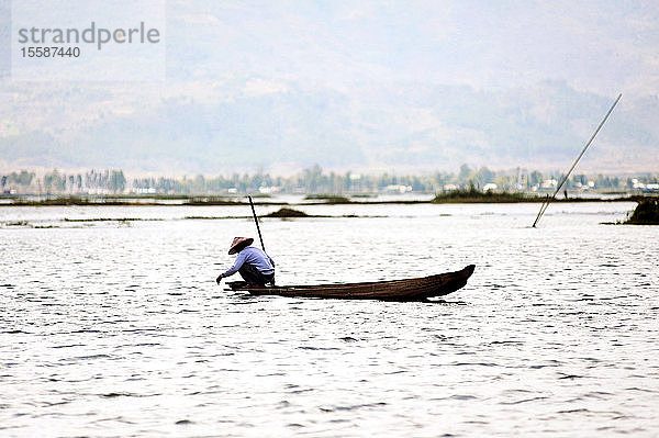 Fischer am Loktak-See  dem größten Süßwassersee in Nordostindien  Moirang  Manipur  Indien