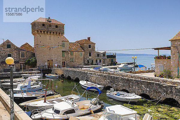 Kastel Gomilica  Dalmatinische Küste  Kroatien