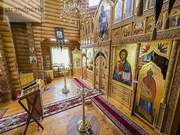 Innenansicht der russisch-orthodoxen Kirche im Dorf Nikolskoje  Kommandeursinseln  Kamtschatka  Russland  Eurasien