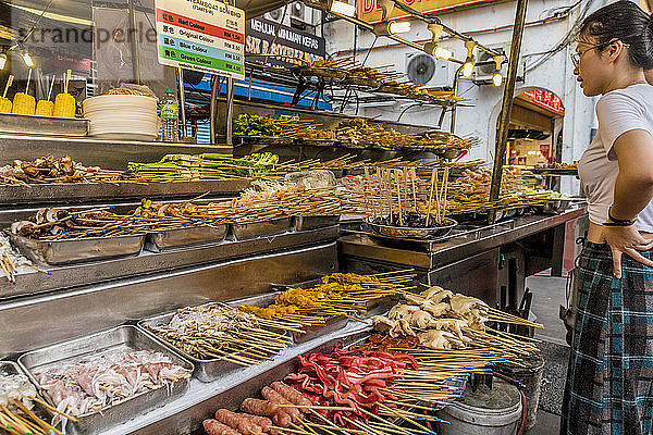Lokaler Lebensmittelmarkt in Chinatown in Kuala Lumpur  Malaysia  Südostasien