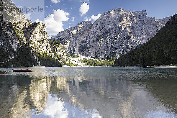 Pragser Wildsee in den Dolomiten  Südtirol  Italien