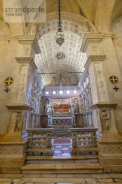 Das Innere der Kathedrale des Heiligen Laurentius  Trogir  Kroatien