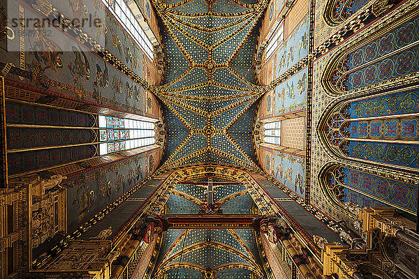Innenraum der Basilika St. Maria (Bazylika Mariacka)  UNESCO-Weltkulturerbe  Krakau  Kleinpolen  Polen