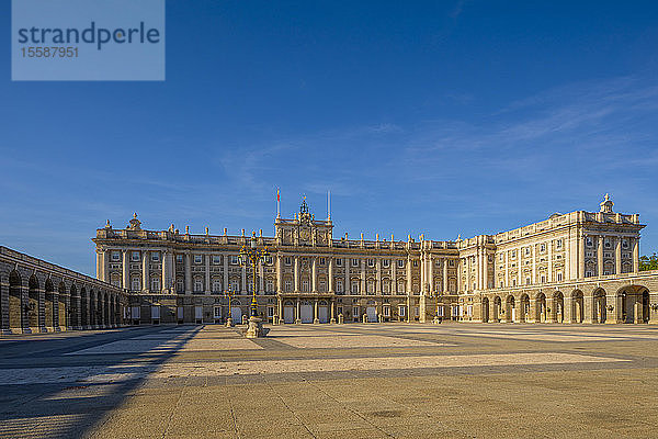 Außenansicht des Königspalastes  Madrid  Spanien