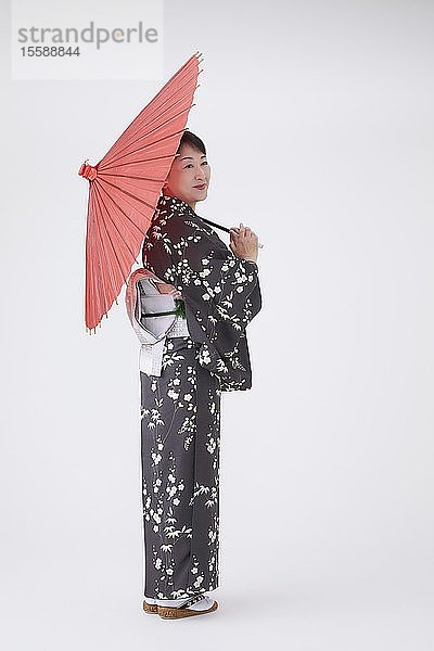 Ältere Japanerin im Kimono