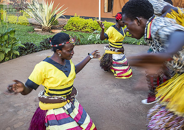 Bunyoro-Tänzer  Hoima Cultural Lodge; Hoima  Westliche Region  Uganda