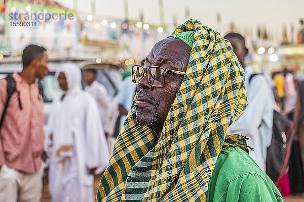 Sufi-Derwisch bei der Dhikr-Zeremonie (Gedenken an Allah) in der Hamid el-Nil-Moschee; Omdurman  Khartoum  Sudan