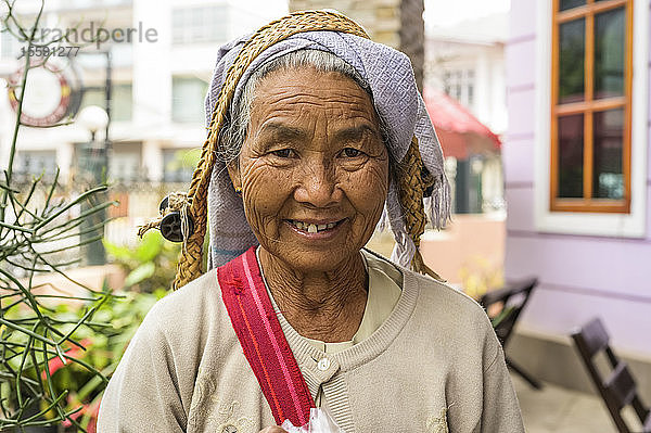 Porträt einer älteren Frau vom Stamm der Tanuu; Taungyii  Staat Shan  Myanmar