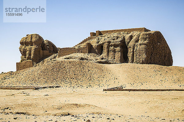 Western Deffufa  ein Tempel aus Lehmziegeln  auf dessen Spitze Zeremonien abgehalten wurden  datiert auf 2400 v. Chr.; Kerma  Northern State  Sudan