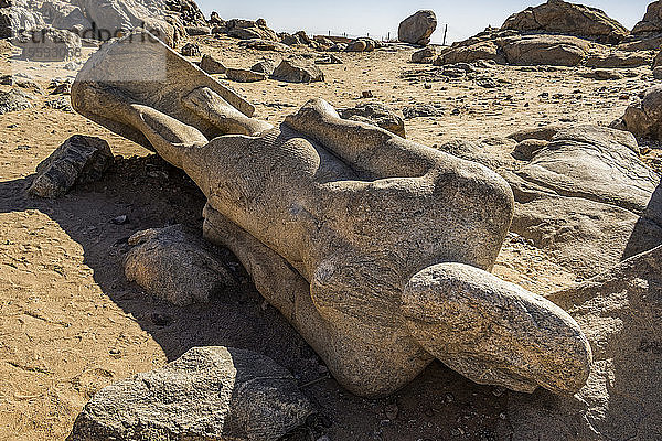 Unvollendete Statue eines nubischen Pharaos aus der 25. Dynastie in den Steinbrüchen bei Tombos; Nordstaat  Sudan