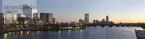 Panorama von Back Bay Boston und dem Charles River  Boston  Massachusetts  USA