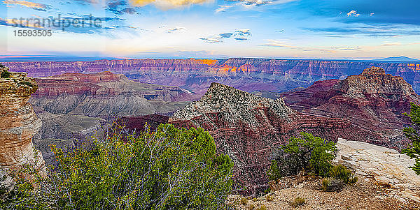 Grand Canyon North Rim bei Sonnenuntergang  Arizona  Vereinigte Staaten von Amerika