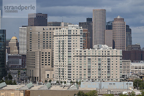 Hohe Winkelansicht von Wolkenkratzern in einer Stadt  Seaport District  Boston  Massachusetts  USA