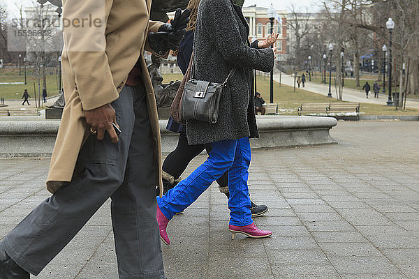 Spaziergänger auf der Tremont Street vor dem State House Building  Boston  Suffolk County  Massachusetts  USA