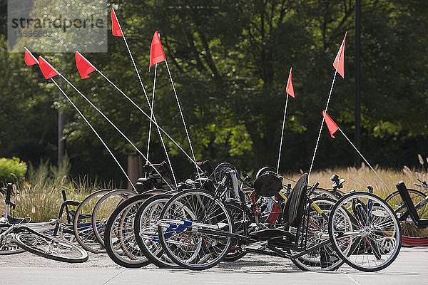 Handbikes und Fahrräder für adaptive Rennen auf der Straße