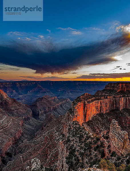 Grand Canyon North Rim bei Sonnenuntergang  Arizona  Vereinigte Staaten von Amerika