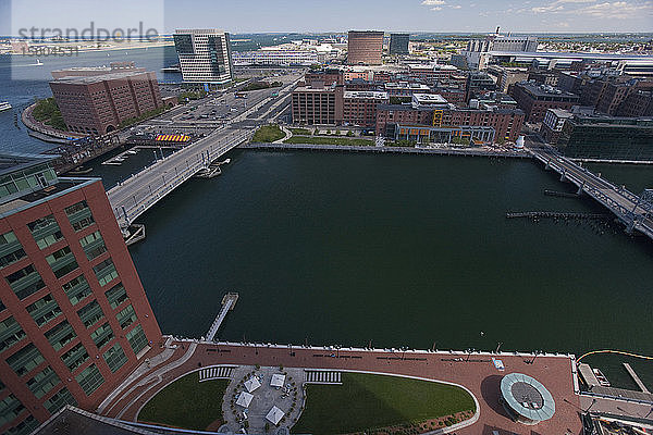 Hochformatige Ansicht einer Stadt  Boston  Massachusetts  USA