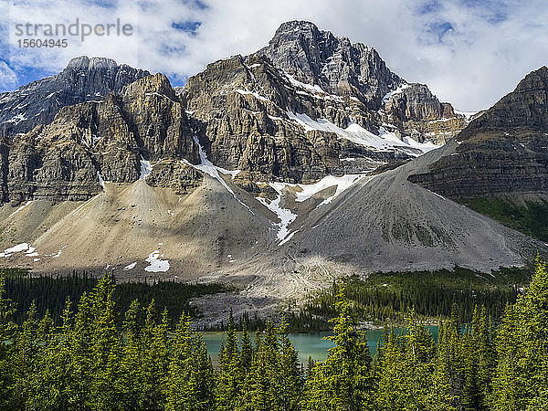 Rocky Mountains und See entlang des Icefield Parkway; Improvement District No. 9  Alberta  Kanada