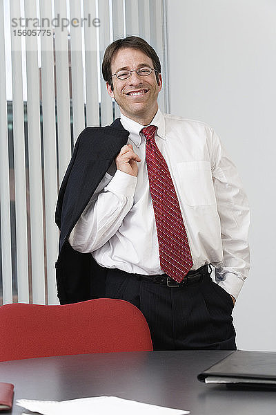 Porträt eines lächelnden Geschäftsmannes.